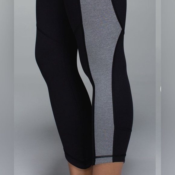 Lululemon Retreat 7/8 Pant Black / Heathered Slate size 4  leggings black logo - Picture 7 of 15
